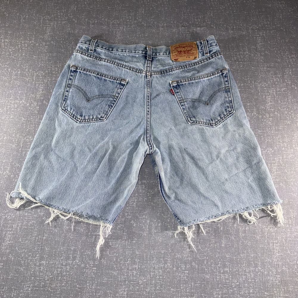 Vintage Levis 550 Shorts Mens 36 Light Wash Relaxed Cutoff Frayed Denim 90s